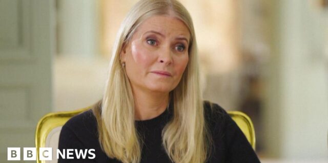 Putri Mahkota Norwegia berbicara tentang manipulasi Epstein