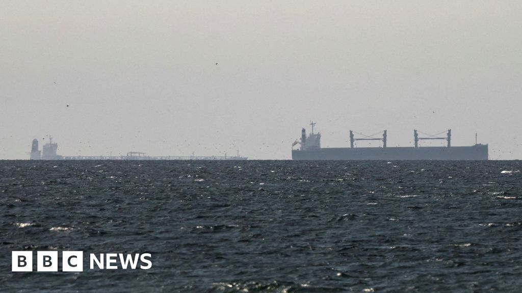 Penutupan Selat Hormuz setelah penyerangan kapal yang meresahkan